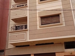 منزل للبيع R+2 (مقهى وشقتين مساحة 90م² )